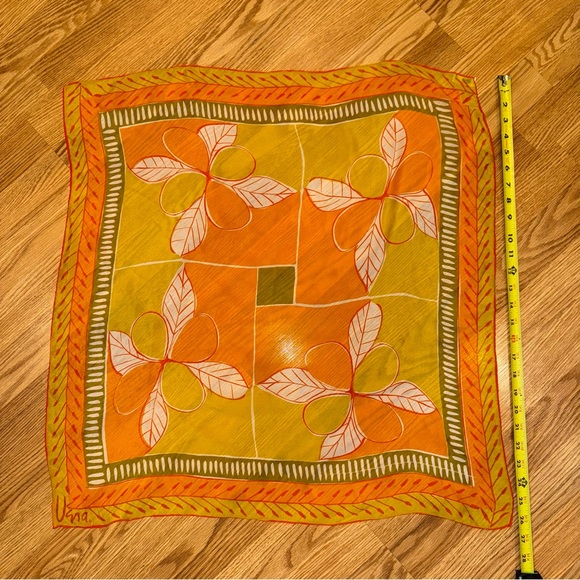 Vintage Vera Neumann sheer floral 26” square Scarf in orange, chartreuse green - Picture 4 of 7